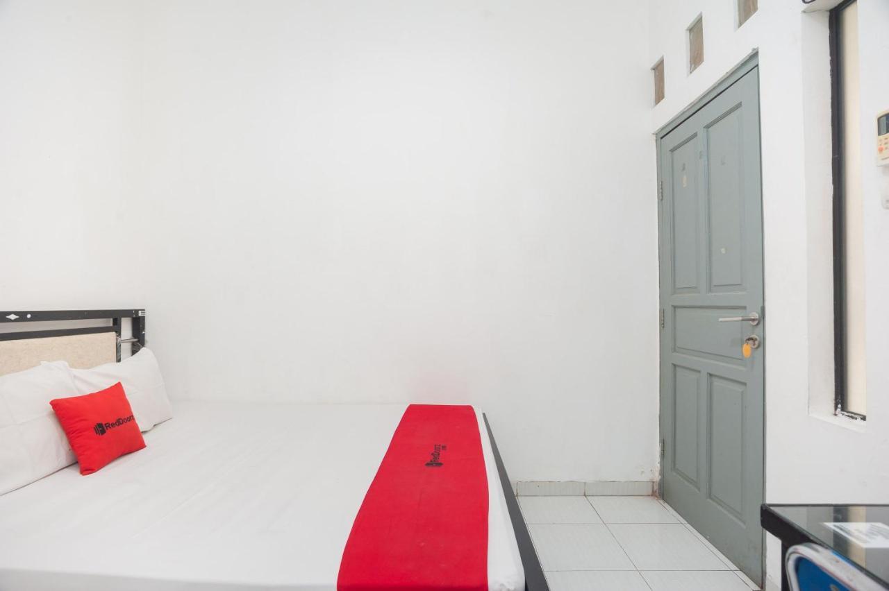 Reddoorz Syariah Near Grand Galaxy Park Ξενοδοχείο Ceger Εξωτερικό φωτογραφία