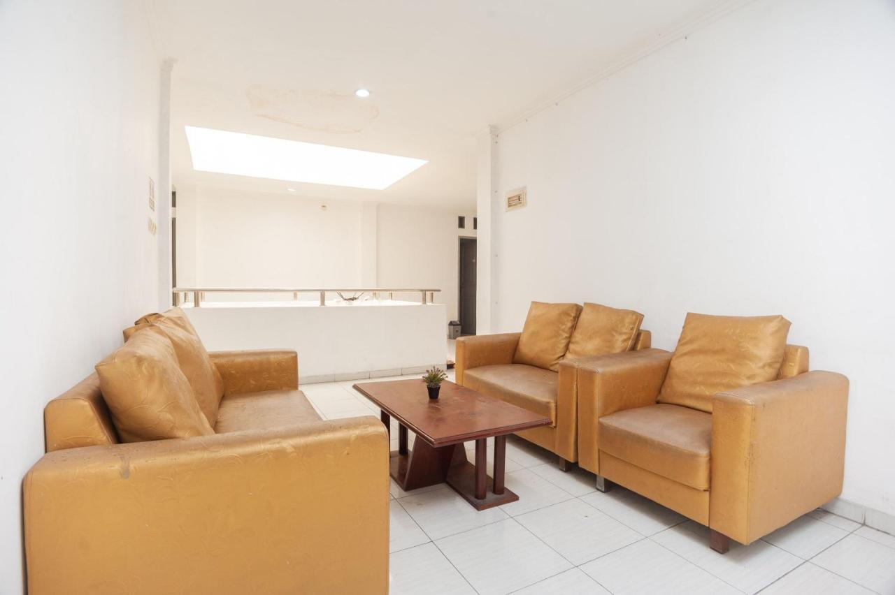 Reddoorz Syariah Near Grand Galaxy Park Ξενοδοχείο Ceger Εξωτερικό φωτογραφία